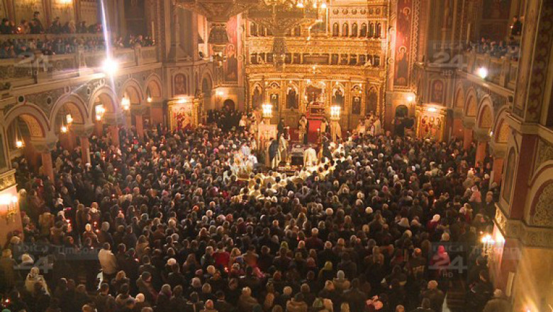 Timisoara: credinciosii, in numar mare la moastele Sfintilor Imparati Constantin si Elena Imagine