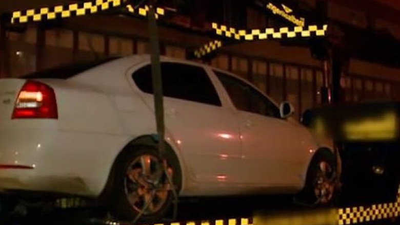 Timisoara: masini ridicate cu scandal, sub un bombardament cu... oua si zacusca!  Imagine