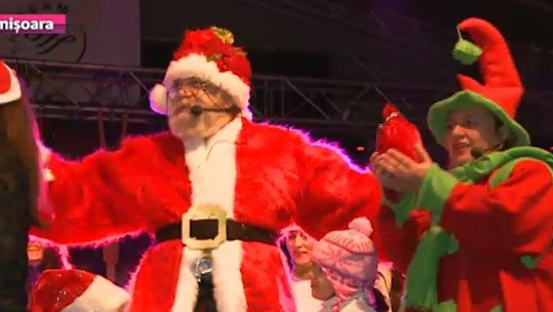 Timisoara: Mos Craciun asteapta scrisori, in cutia de langa bradul din Piata Victoriei Imagine