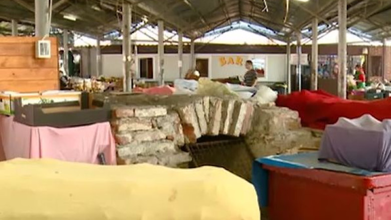 Timisoara: pasaj militar, umbrit de tarabe Imagine