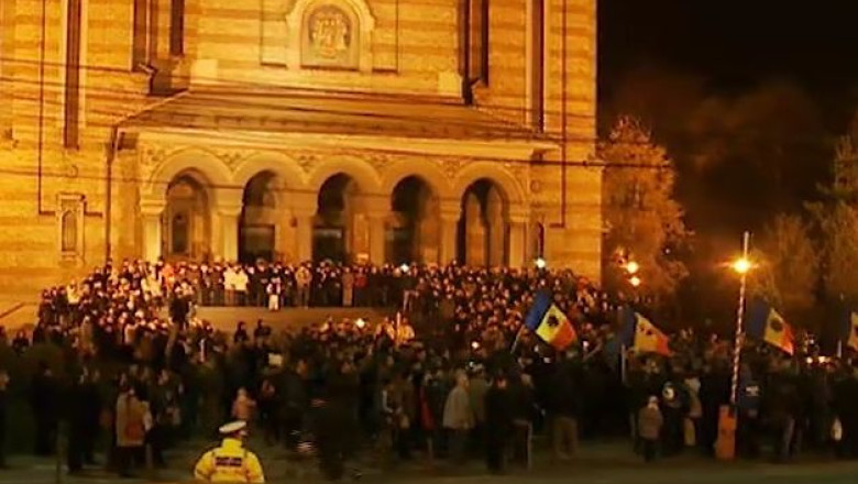 Timisoara: procesiune cu torte si lumanari din locul de unde a inceput Revolutia pana la Catedrala Imagine