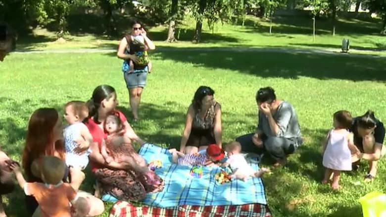 Timisoara se alatura unei campanii mondiale: mamicile si-au alaptat bebelusii in vazul tuturor Imagine