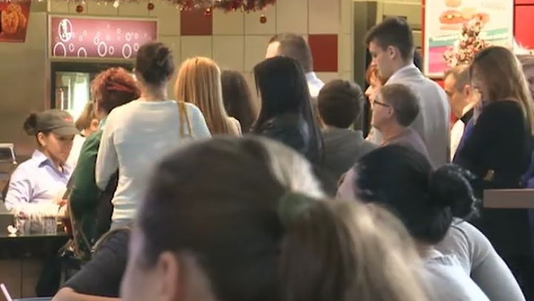 Timisorenii, la mall: shaorma, pizza sau mancare chinezeasca... de Craciun  Imagine