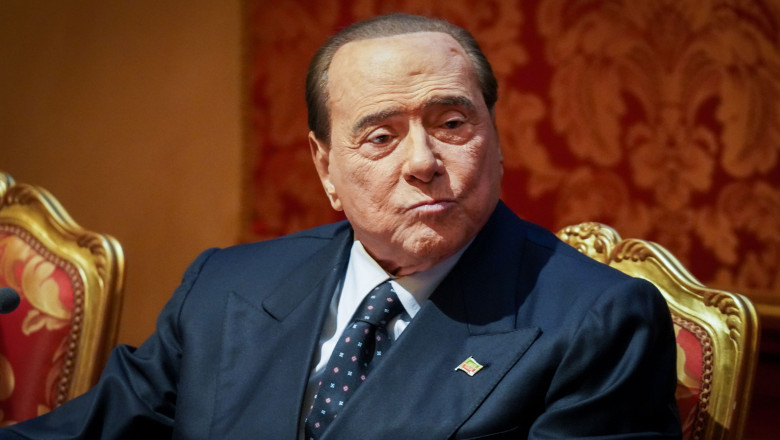 Tinerele platite de Berlusconi pentru petrecerile „bunga-bunga” au ramas fara case si bani. Decizia luata de familia fostului premier Imagine