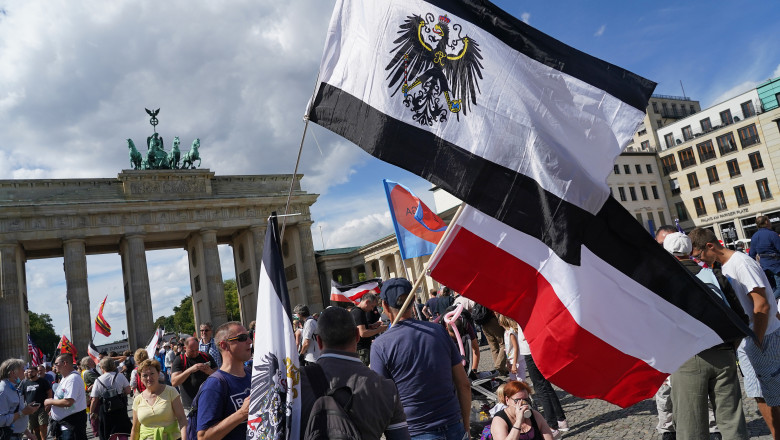 Tinerii extremisti sunt tot mai predispusi la violenta, avertizeaza ministrul de interne german Imagine