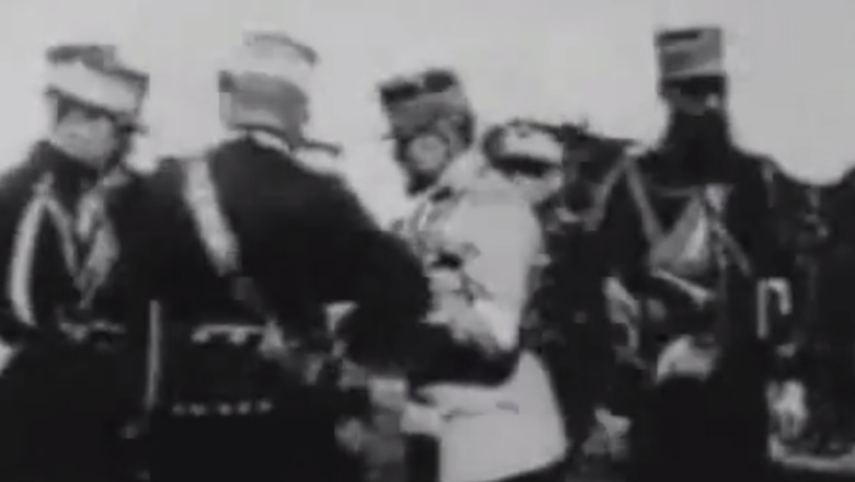 Tinerii si-ar da viata pentru Romania. Studentii la Istorie cred ca un razboi ar mobiliza oamenii sa lupte pentru tara Imagine