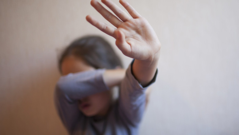 Tinuti flamanzi, batuti si injurati. In timp ce mama lor era in Spania, cinci frati au fost terorizati timp de zece ani de o bunica Imagine