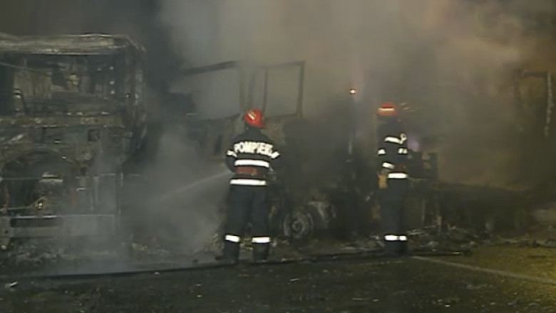 Tiruri in flacari, dupa ce s-au ciocnit Imagine