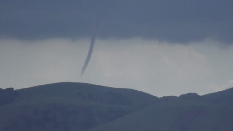 Tornada in Muntii Macin. Fenomenul a aparut din cauza schimbarilor bruste de temperatura Imagine
