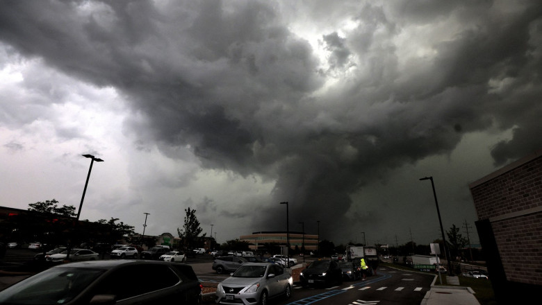Tornade si furtuni puternice in SUA: cel putin 27 de morti in Missouri si Kentucky Imagine