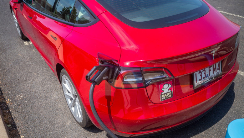 Toronto exclude Tesla din programul de subventii pentru masini electrice, din cauza razboiului comercial cu SUA Imagine