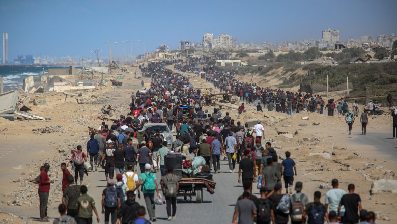 „Tot ce vedem in jurul nostru este distrus”. Palestinienii din Gaza aflata sub ruine se tem ca armistitiul cu Israel este unul fragil Imagine