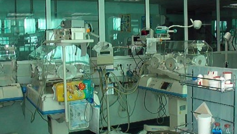 Tot mai multi copii se nasc prematur in Iasi. Bebelusii, cate doi intr-un incubator Imagine