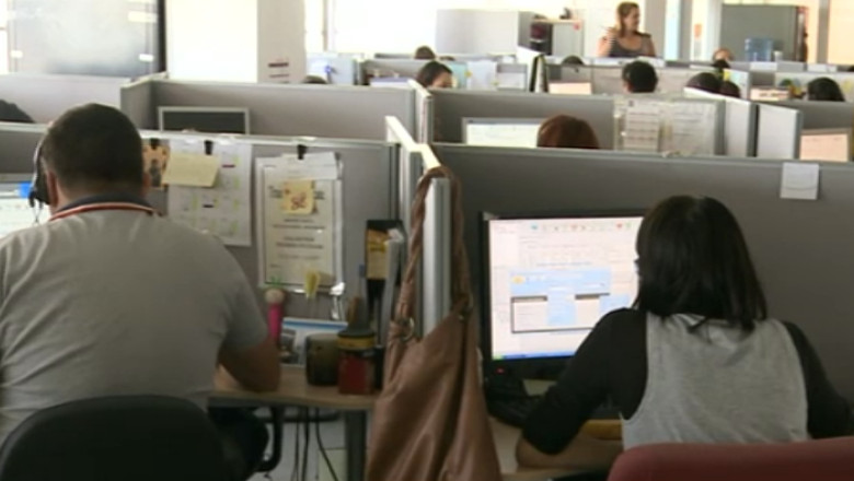 Tot mai putini romani cu doua joburi. Care sunt motivele Imagine