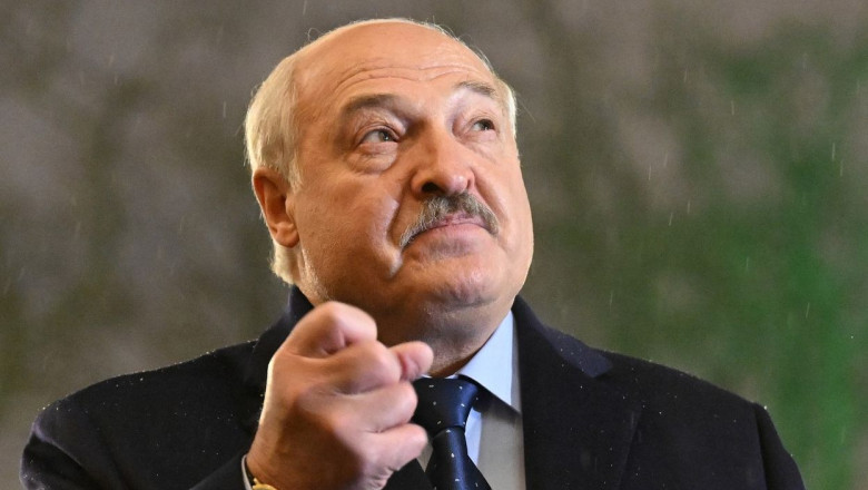 Toti ochii pe Belarus, in cautarea semnelor ca i-ar putea oferi ajutor lui Putin in Ucraina. Avertismentul lui Macron pentru Lukasenko