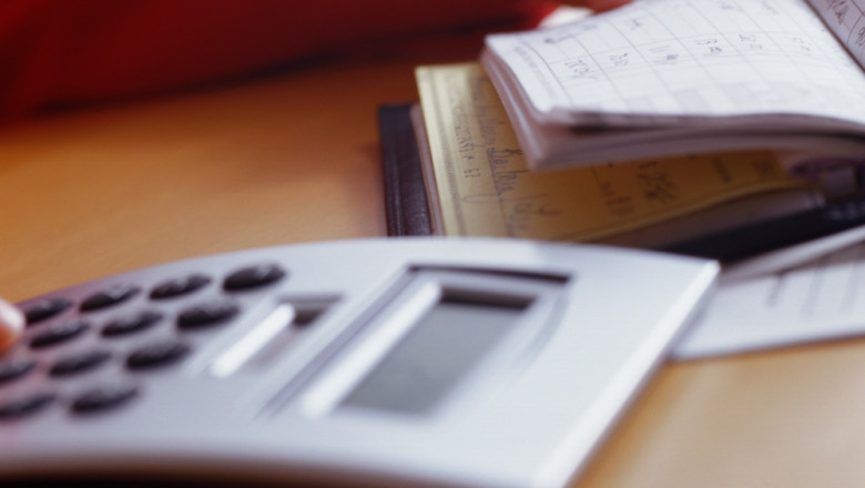 Totul despre bugetul anului 2014: Baza de calcul, problema colectarii veniturilor, cota unica si majorarile de pensii si salarii Imagine