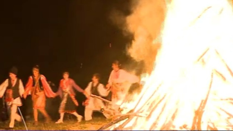 Traditie. Focul lui Sumedru, ritual de purificare a recoltei Imagine