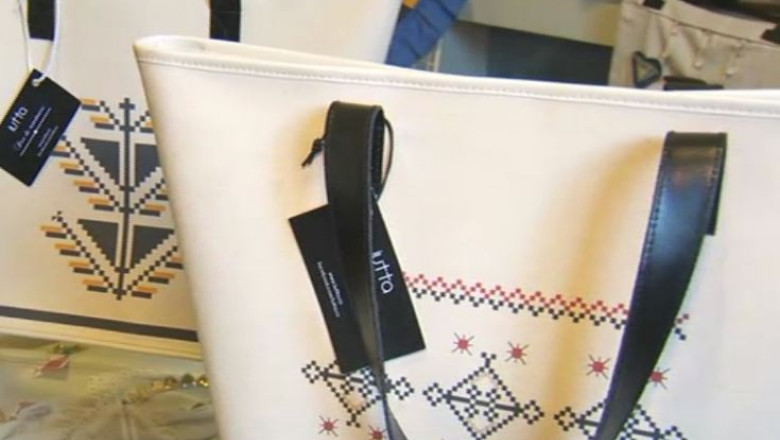 Traditie si cultura romaneasca. Genti cu motive din folclor Imagine