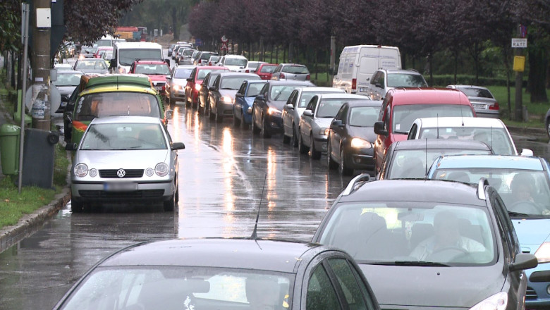 Trafic aglomerat? Primarul Timisoarei cere masuri impotriva ”celor care fura o banda de circulatie!” Traficul peste podul Michelangelo, redeschis din 1 noiembrie Imagine