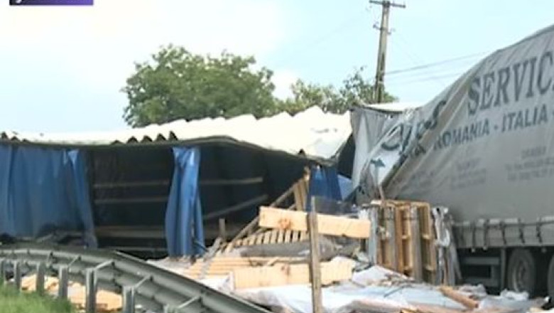 Trafic blocat de un accident, pe DN7. Soferii au asteptat in coloana mai bine de trei ore  Imagine