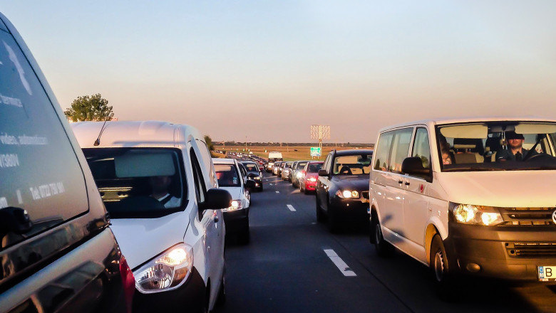 Trafic blocat pe A2. Accident in lant cu opt masini, pe drumul spre mare Imagine