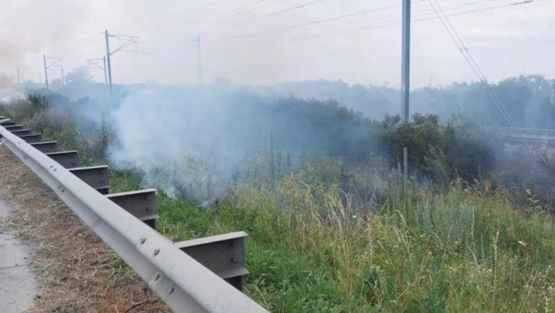 Trafic blocat pe autostrada A2 Bucuresti-Constanta, pe ambele sensuri, din cauza unui incendiu de vegetatie. Circulatia a fost deviata Imagine