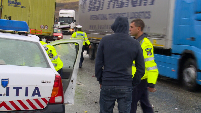 Trafic blocat pe DN 7, in Valcea. Doua tiruri s-au izbit violent Imagine