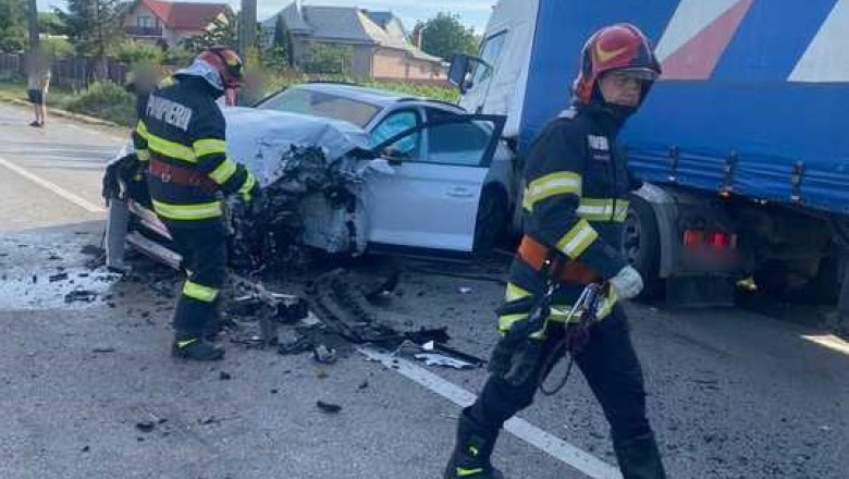 Trafic blocat pe „Drumul Mortii”. Doua TIR-uri si o masina s-au ciocnit Imagine