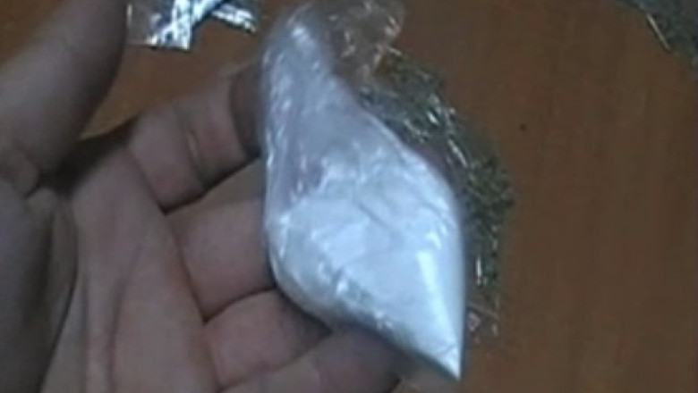 Trafic de droguri prin posta. Un barbat a trimis in Romania cocaina si amfetamina ascunse intr-un boiler Imagine