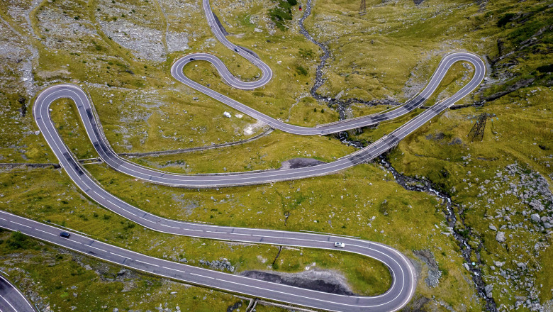 Trafic infernal pe Transfagarasan. Coloane de masini de 5 kilometri pe ambele sensuri in zona Cabanei Balea Imagine