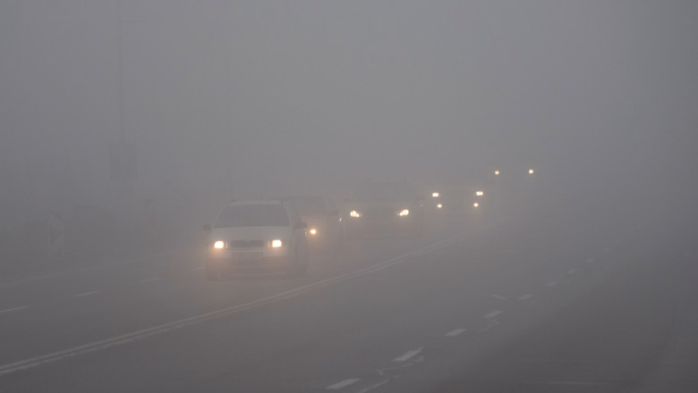 Trafic ingreunat din cauza cetii dense pe drumurile din 12 judete. Care sunt zonele vizate si ce recomanda autoritatile Imagine