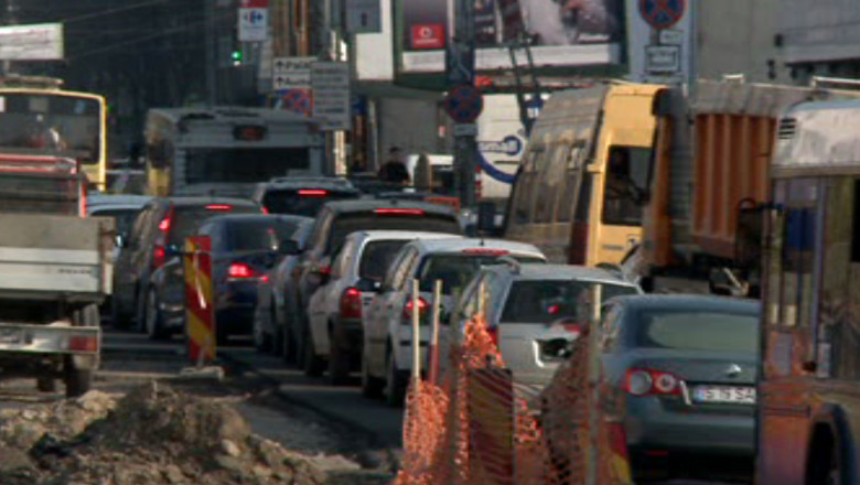Trafic ingreunat in centrul Iasiului din cauza lucrarilor de asfaltare Imagine