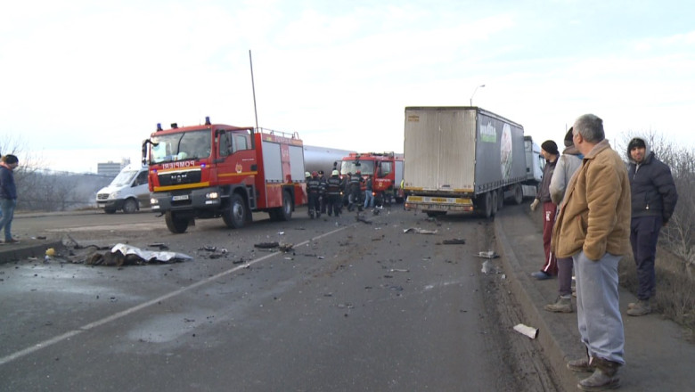 Trafic ingreunat pe centura Bacaului din cauza unui accident rutier Imagine