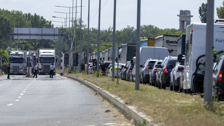 Trafic intens pe Podul Prieteniei de la Giurgiu. Ce rute alternative au soferii romani care merg in Bulgaria pentru a evita aglomeratia Imagine
