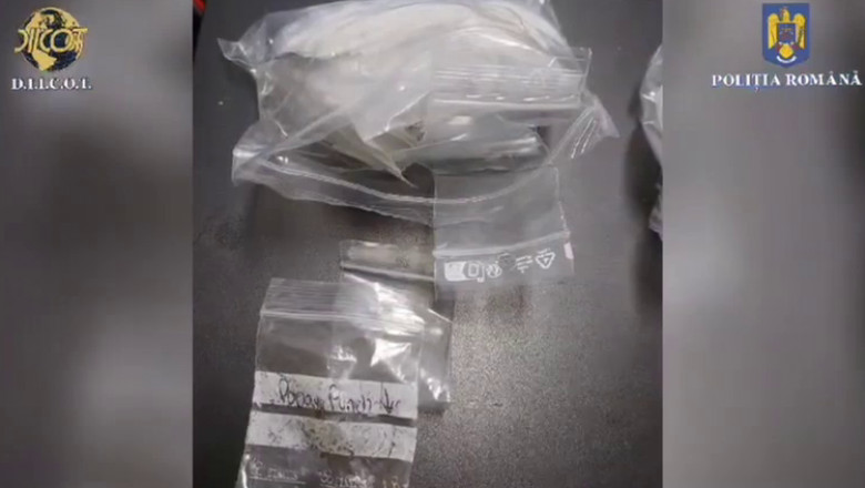 Traficant dat de gol de viteza. Politistii l-au oprit in trafic si au descoperit cantitati uriase de droguri pe bancheta masinii Imagine