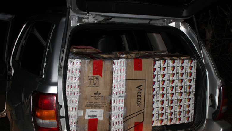 Traficanti de tigari de pe bancile scolii Imagine