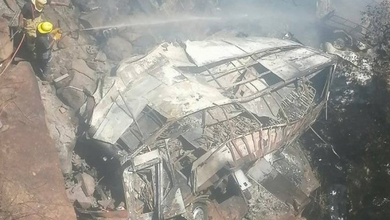 Tragedie in Africa de Sud: Un autocar cu 46 de oameni la bord a cazut de pe un pod. Un copil de 8 ani este singurul supravietuitor Imagine