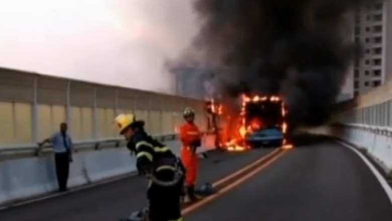 Tragedie in China. Cel putin 42 de morti, dupa ce un autobuz a luat foc Imagine