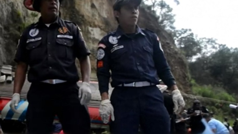 Tragedie in Guatemala. 44 de morti, dupa ce un autobuz a cazut intr-o prapastie Imagine