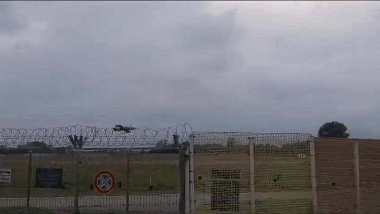 Tragedie in Italia: Un avion militar s-a prabusit peste o masina la un miting aviatic. O fetita de 5 ani a murit Imagine