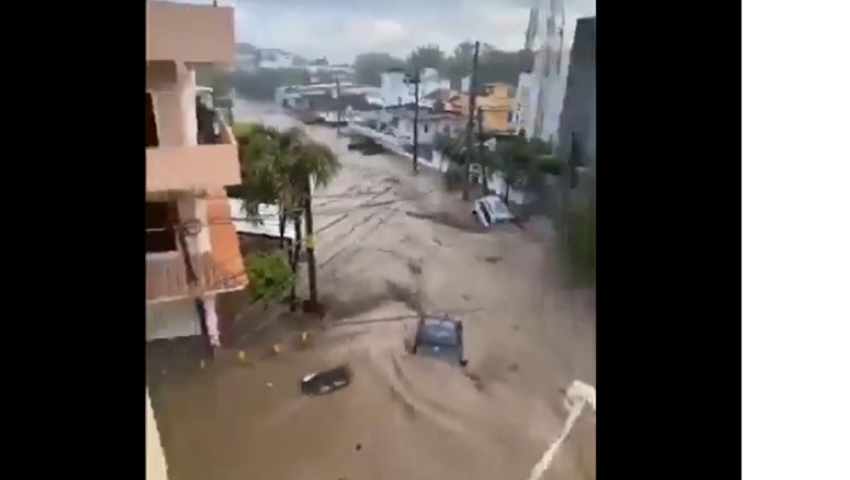 Tragedie in Mexic: cel putin 64 de persoane au murit in urma inundatiilor devastatoare Imagine