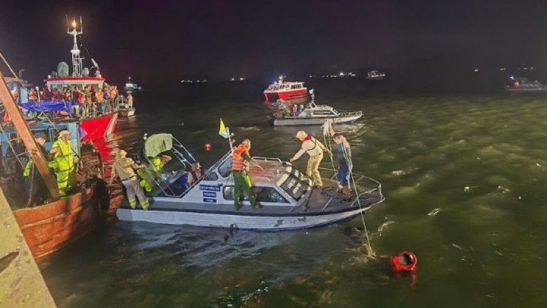 Tragedie in Vietnam: Cel putin 34 de persoane au murit dupa ce o ambarcatiune turistica s-a rasturnat in Golful Ha Long Imagine