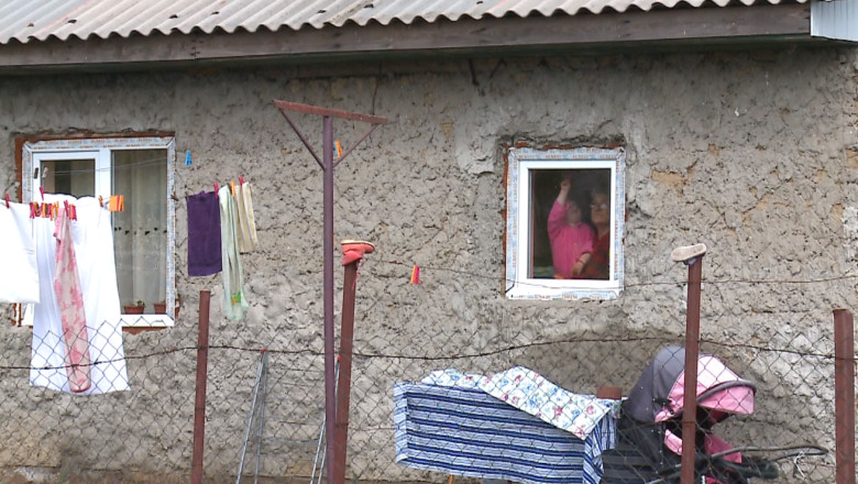 Trai ca in Evul Mediu: Sute de familii din Iasi stau in case fara curent electric Imagine