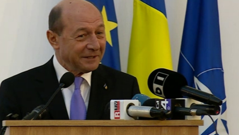 Traian Basescu: 90% din romani, daca le pui in fata o sapa si un calculator, vor prefera calculatorul Imagine