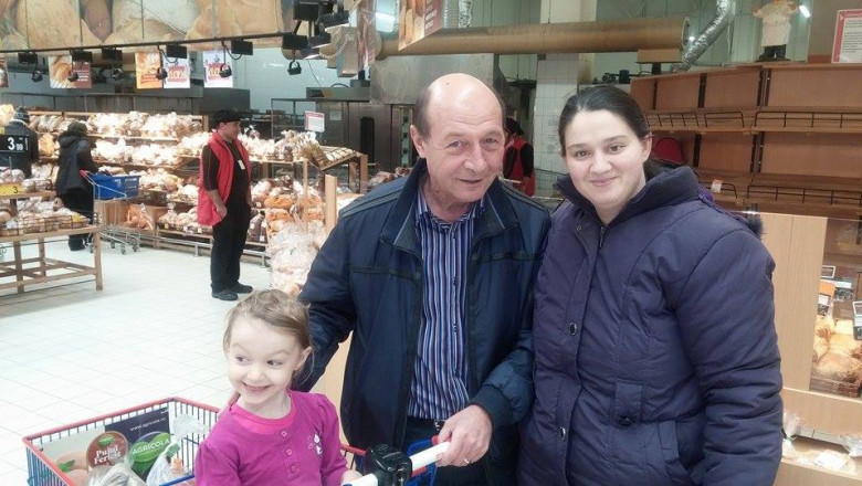 Traian Basescu a mers la cumparaturi Imagine