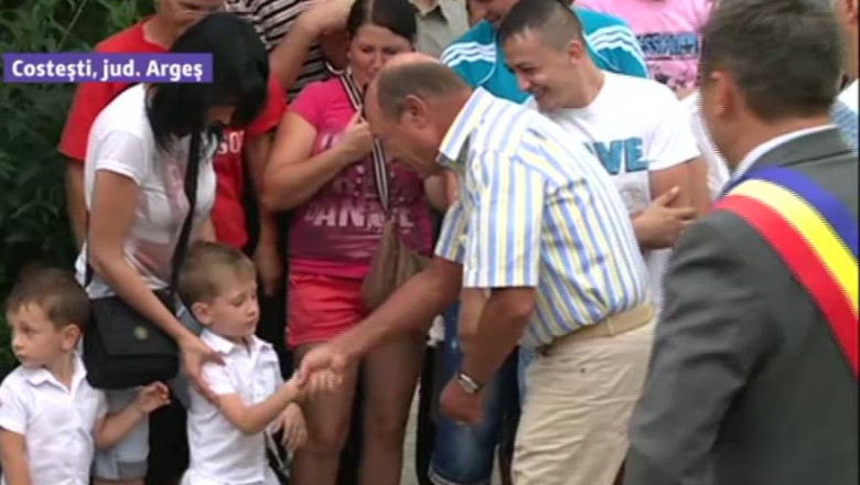 Traian Basescu a participat la un targ traditional de Sfantul Ilie, in judetul Arges Imagine