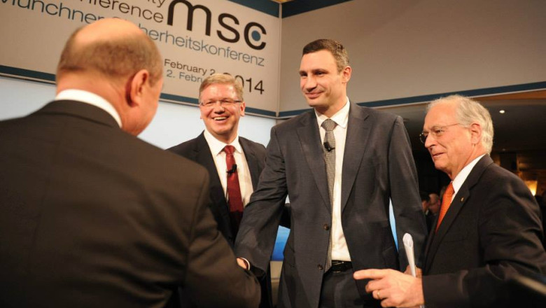 Traian Basescu face apel la presedintele ucrainean sa nu foloseasca armata impotriva manifestantilor Imagine