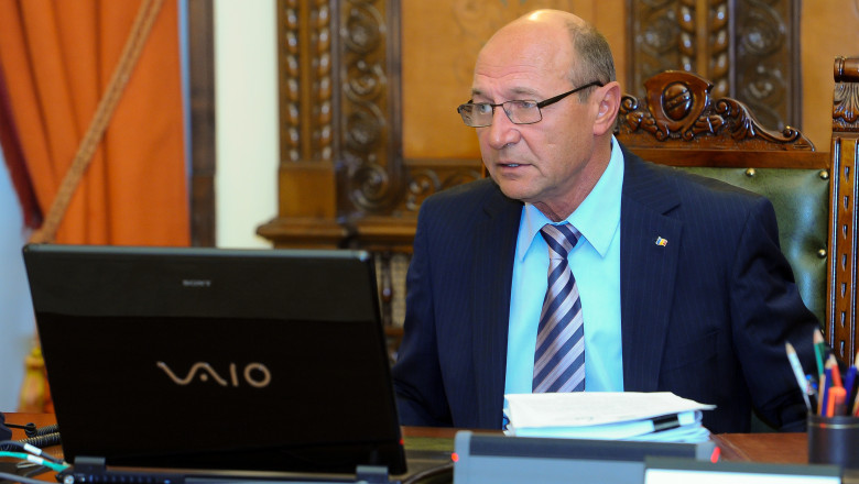 Traian Basescu: Functionarii sa nu mai opereze calculatorul ca pe o masina de scris Imagine