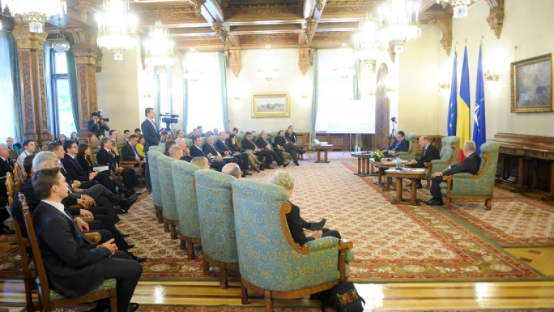 Traian Basescu, gazda sefilor de stat si de guvern din statele membre ale Procesului de Cooperare din Europa de Sud-Est Imagine