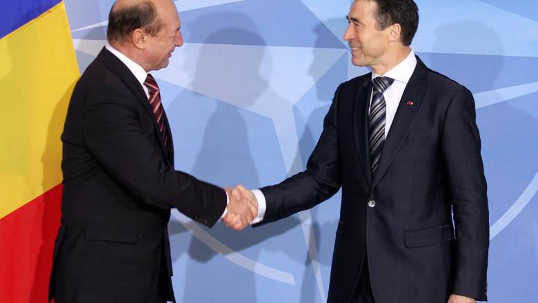 Traian Basescu i-a promis sefului NATO ca bugetul Apararii va creste cu 0,3% anul viitor. In 2016 va ajunge la 2% din PIB Imagine